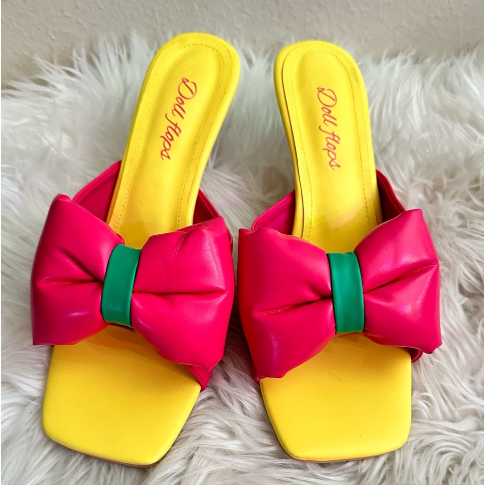 Dolly flops multi color slides.